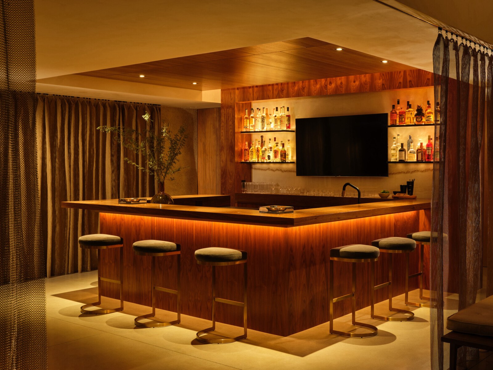 Madison Desert Club bar