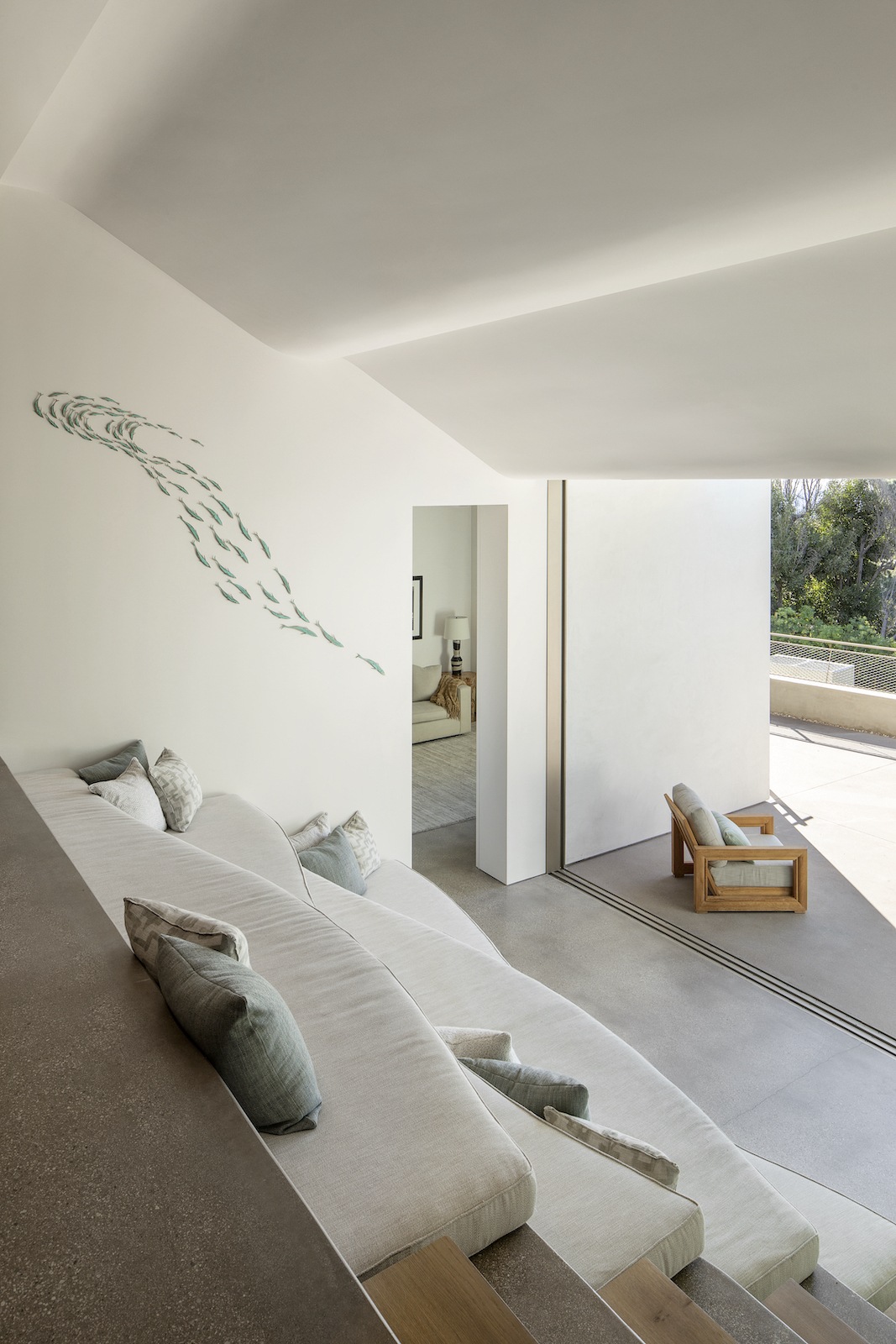 Multi-story lounge